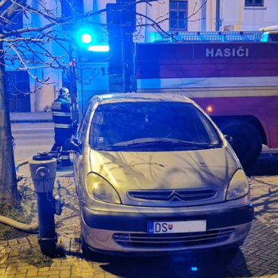K zákazu parkovania na chodníku na Hlavnej ulici v Stupave